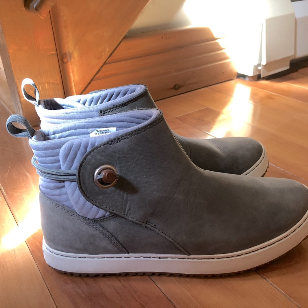 LL BEAN womens toggle boots